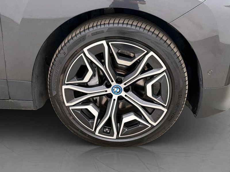 BMW iX bild 26