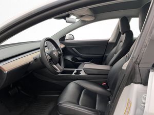 Tesla Model 3 bild 11