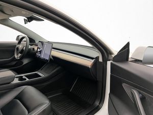 Tesla Model 3 bild 27