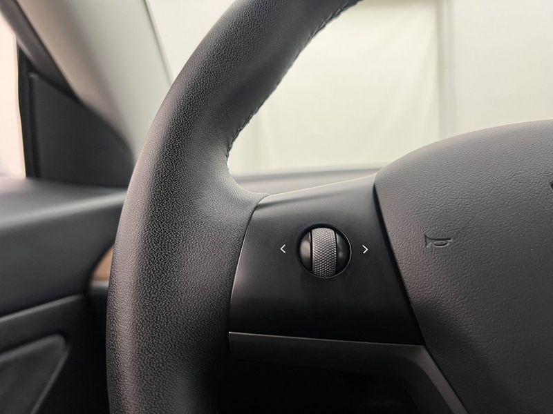 Tesla Model 3 bild 15