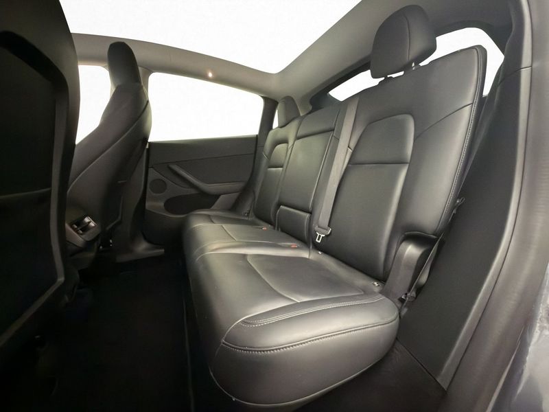 Tesla Model Y bild 23