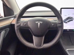 Tesla Model Y bild 13