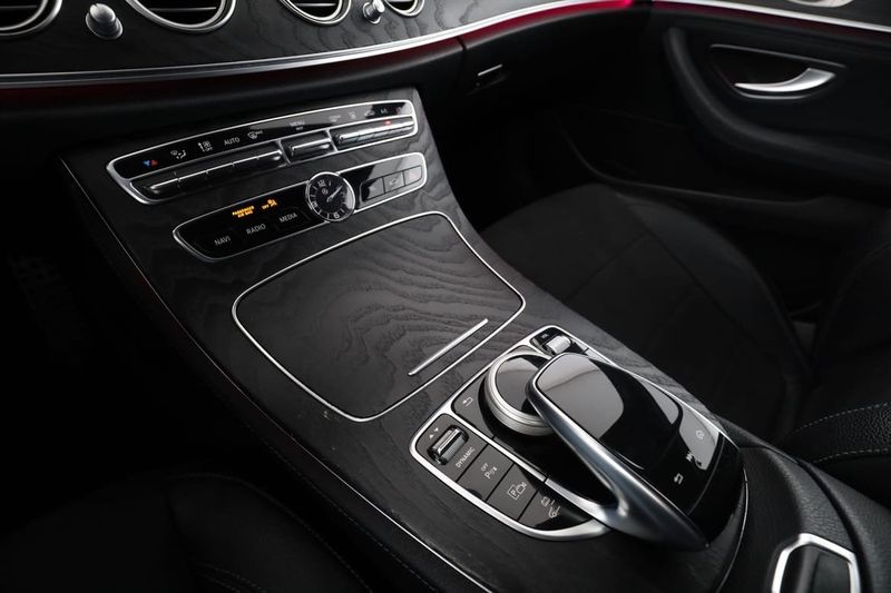 Mercedes E300 bild 24