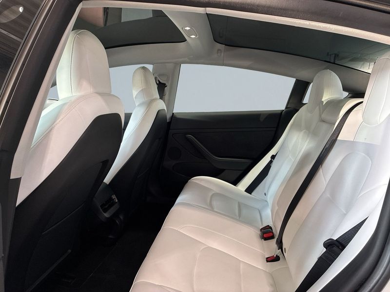 Tesla Model 3 bild 13