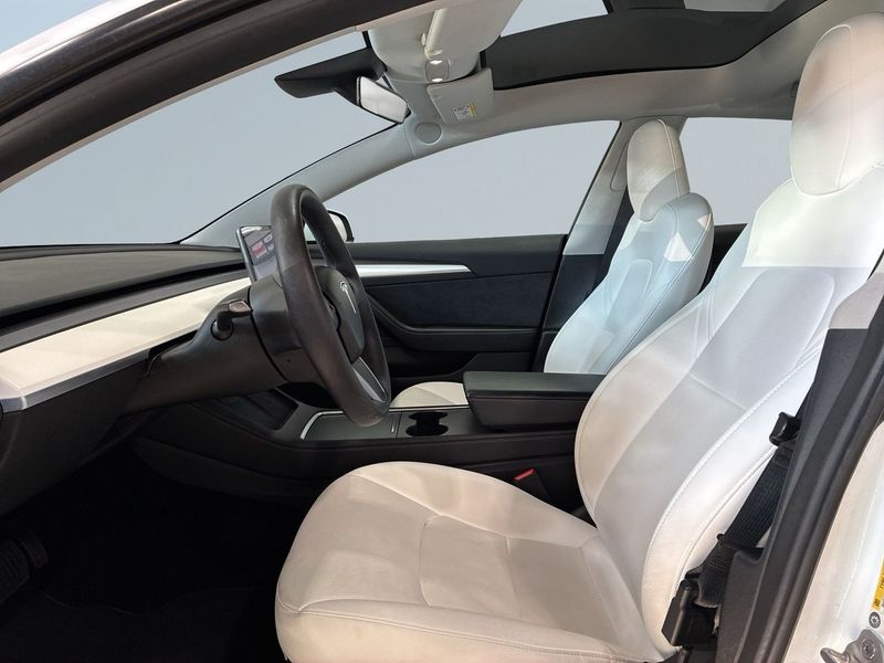 Tesla Model 3 bild 7