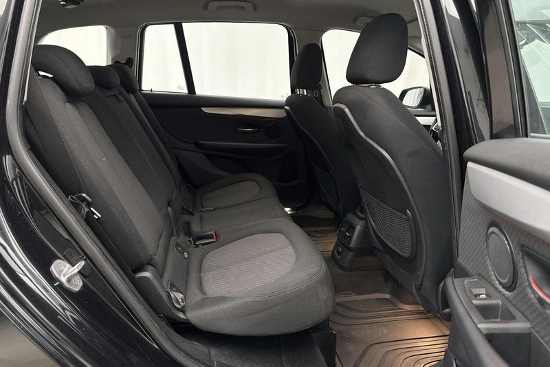 BMW 218 bild 8