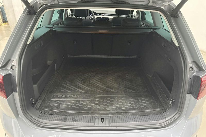 Volkswagen Passat bild 8