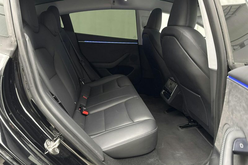 Tesla Model 3 bild 7