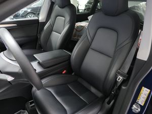 Tesla Model Y bild 18