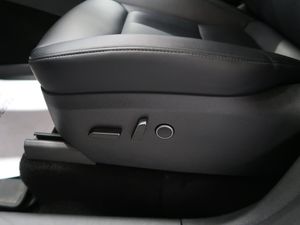 Tesla Model Y bild 19