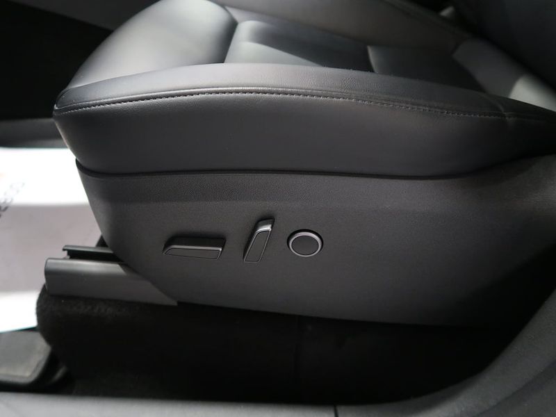 Tesla Model Y bild 19
