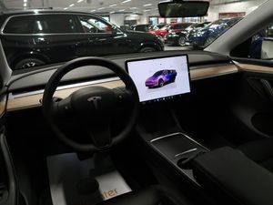 Tesla Model Y bild 17