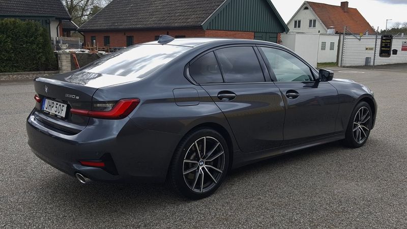 BMW 330 bild 2