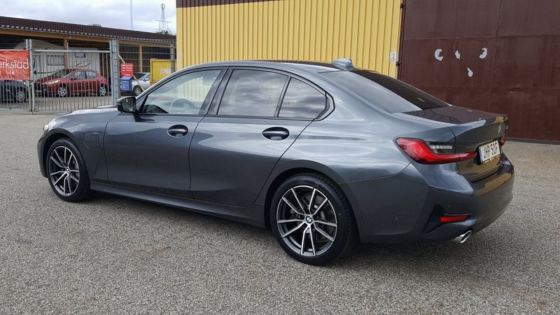 BMW 330 bild 7