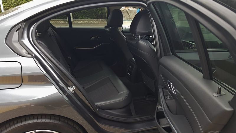 BMW 330 bild 9