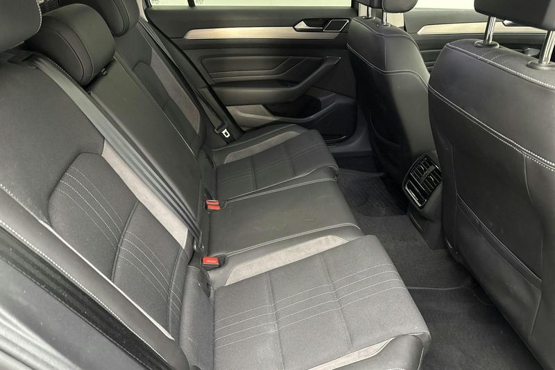 Volkswagen Passat bild 8