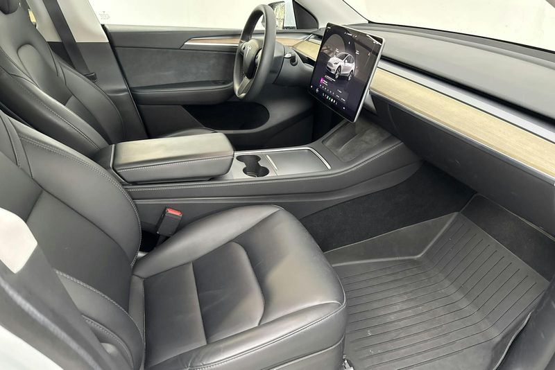 Tesla Model Y bild 7