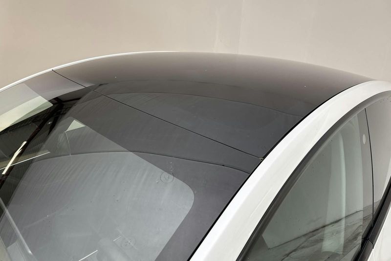 Tesla Model Y bild 14