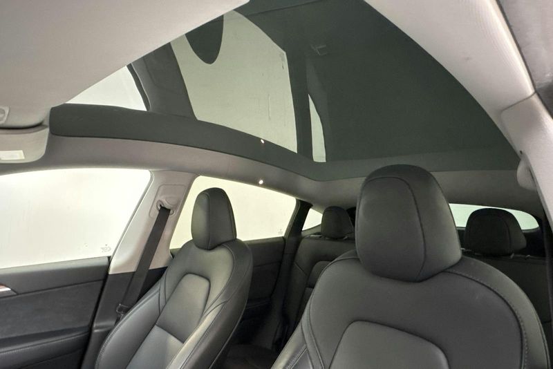 Tesla Model Y bild 15