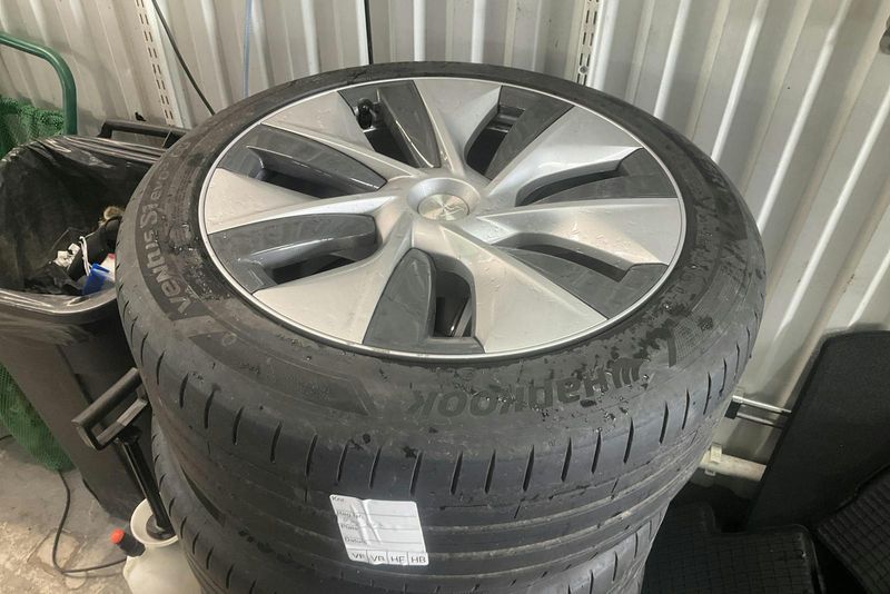 Tesla Model Y bild 19