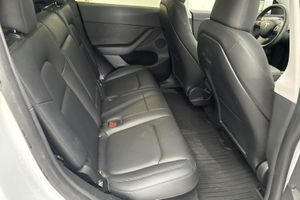 Tesla Model Y bild 8