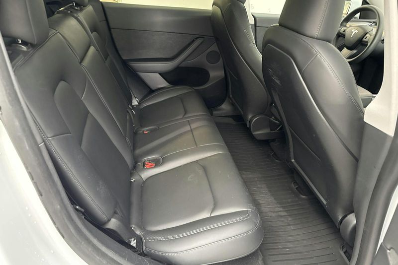 Tesla Model Y bild 8