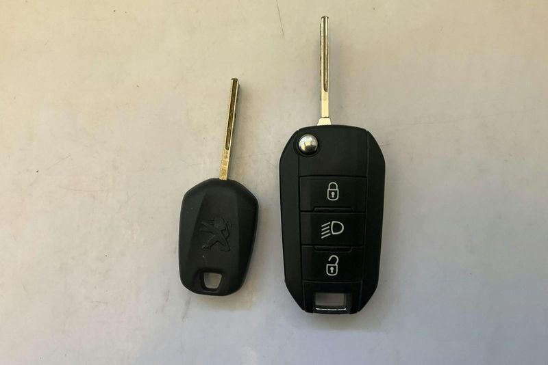 Peugeot 208 bild 11