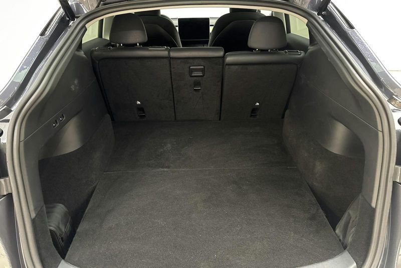 Tesla Model Y bild 8