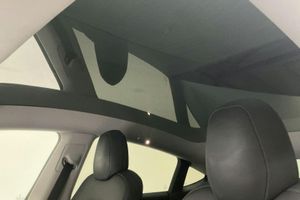 Tesla Model Y bild 14