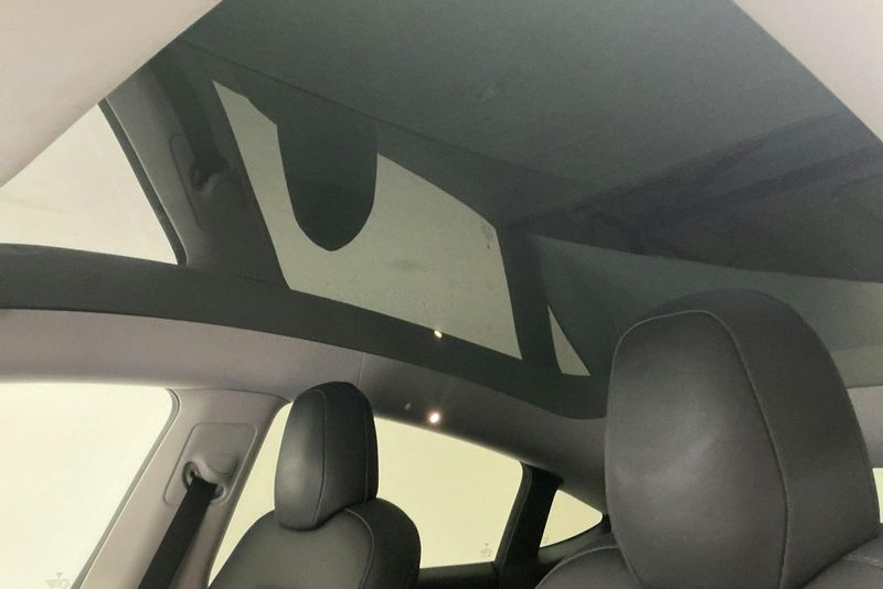 Tesla Model Y bild 14