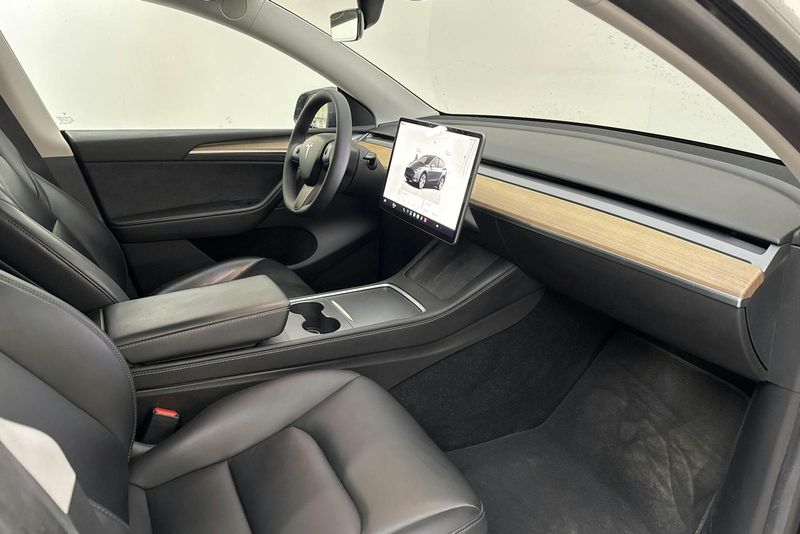 Tesla Model Y bild 9