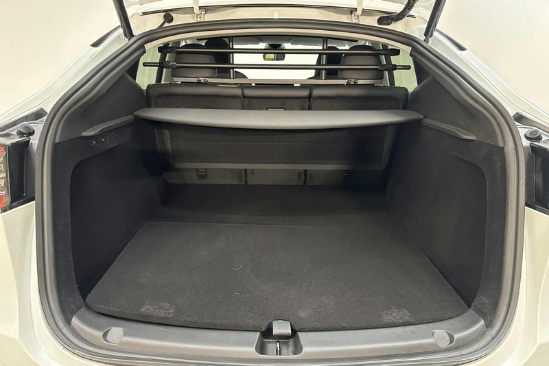 Tesla Model Y bild 9