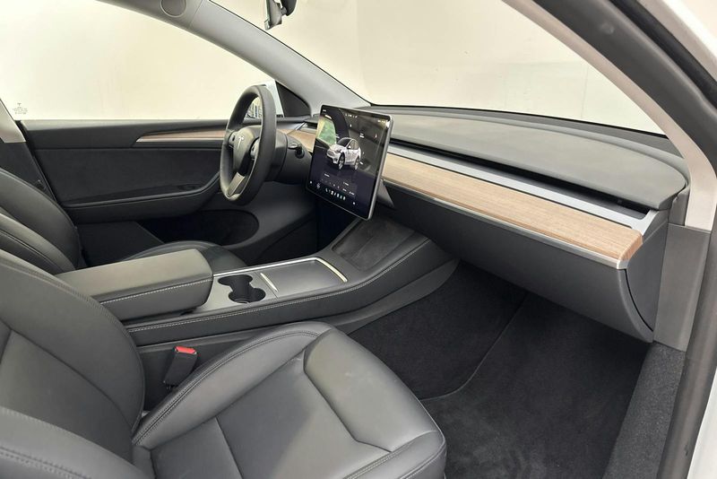 Tesla Model Y bild 7