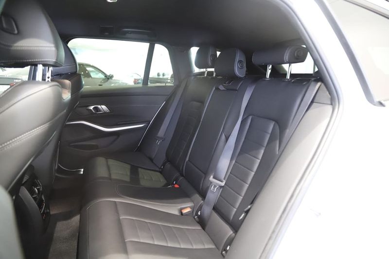 BMW 330 bild 16