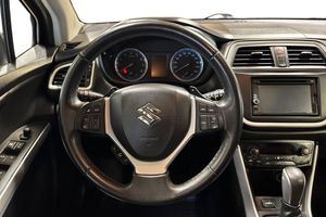 Suzuki S-CROSS bild 12