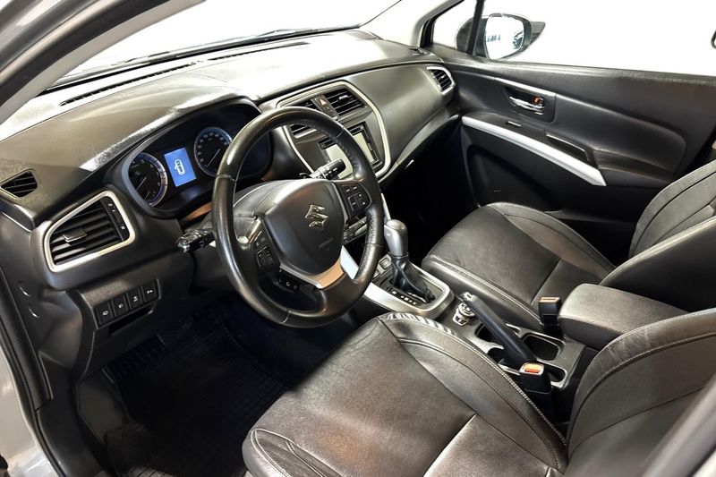 Suzuki S-CROSS bild 10