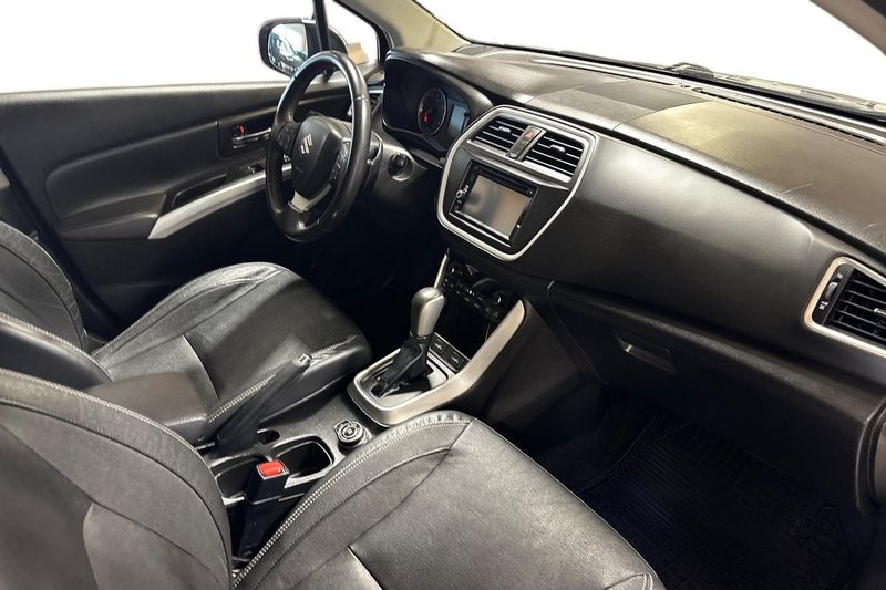 Suzuki S-CROSS bild 19
