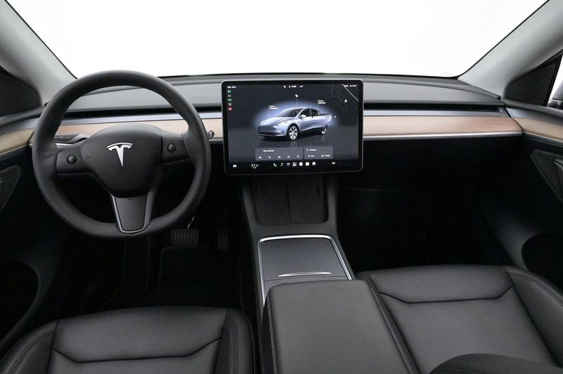 Tesla Model Y bild 6