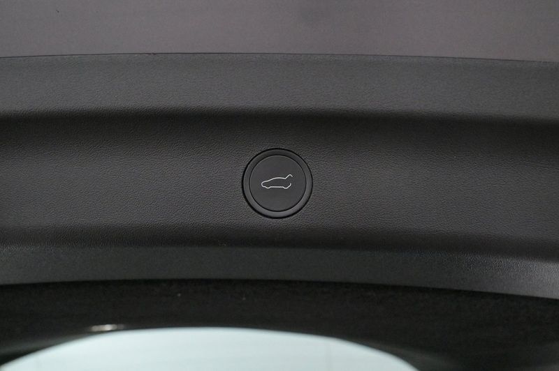 Tesla Model Y bild 23