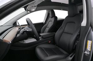 Tesla Model Y bild 9