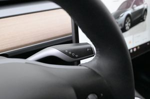 Tesla Model Y bild 8