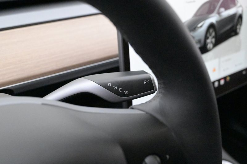 Tesla Model Y bild 8