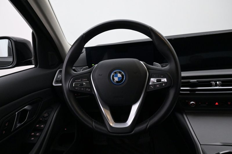 BMW 330 bild 7