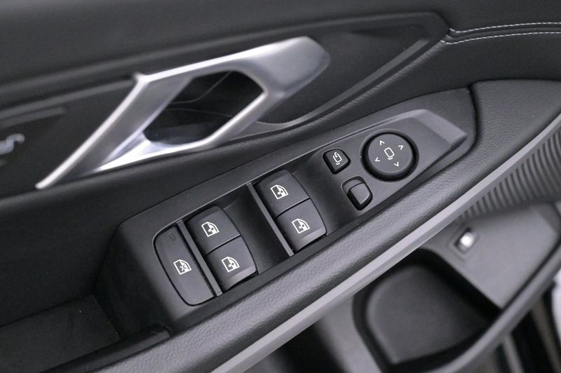 BMW 330 bild 11