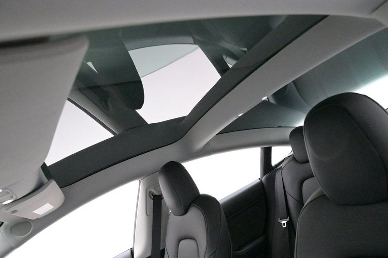 Tesla Model 3 bild 20