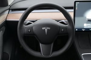 Tesla Model 3 bild 7