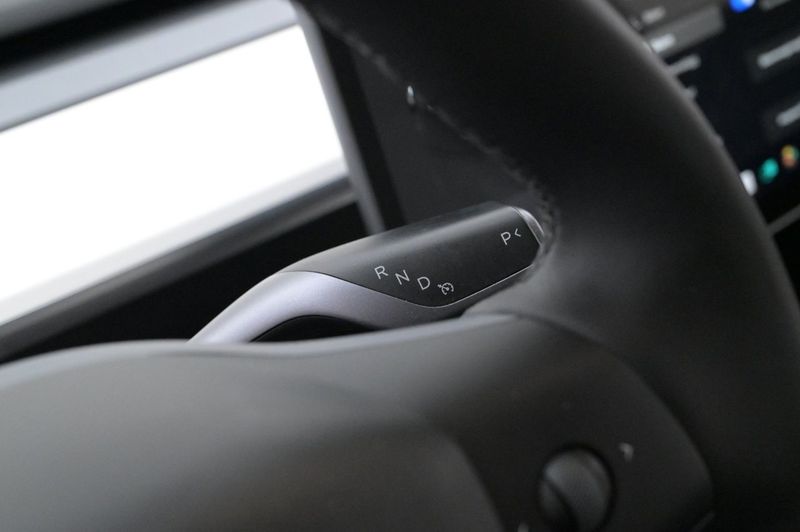 Tesla Model Y bild 8