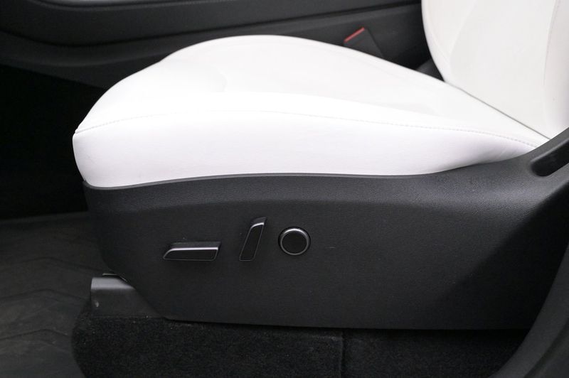Tesla Model Y bild 11