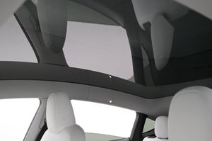 Tesla Model Y bild 25
