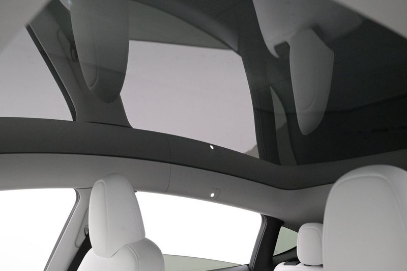 Tesla Model Y bild 25